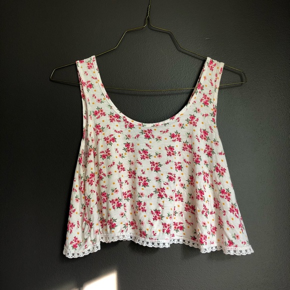 Floral Lace Lined Crop Top - Picture 2 of 3